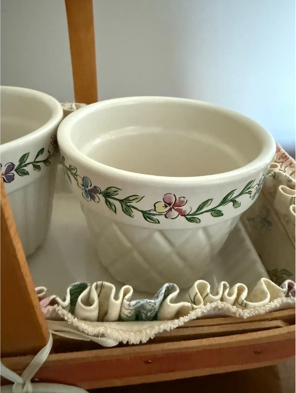 2000 Longaberger Early Blossom Basket w/Liner Protector Plate 2 Pots & Tie-On